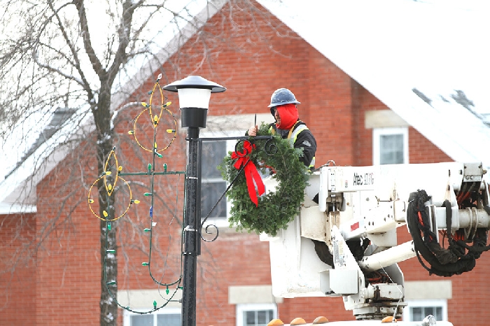 <b>Decking the streets</b>Town of Moosomin employees were busy putting up wreaths of fresh greenery along Main Street last week. The cost of the wreaths is shared between the town of Moosomin and the Chamber of Commerce.