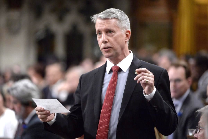 Retired General Andrew Leslie, who has served as Liberal Whip and parliamentary secretary in the current Liberal government, announced Wednesday he will not run again and has agreed to testify for Mark Norman against the government.