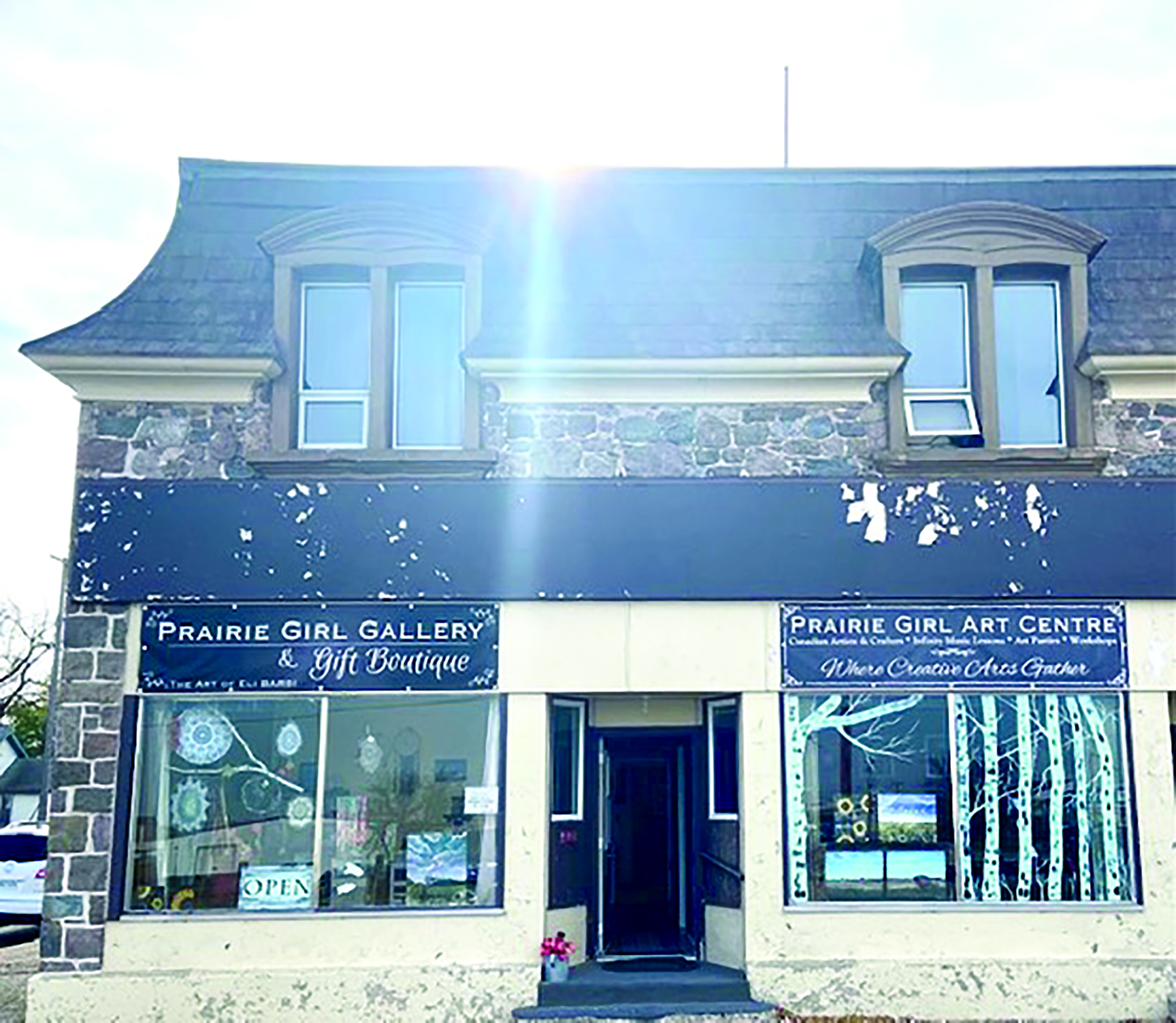 The Prairie Girl Gallery and Gift Boutique and the<br />
Prairie Girl Art Centre in the historic McNaughton Building.