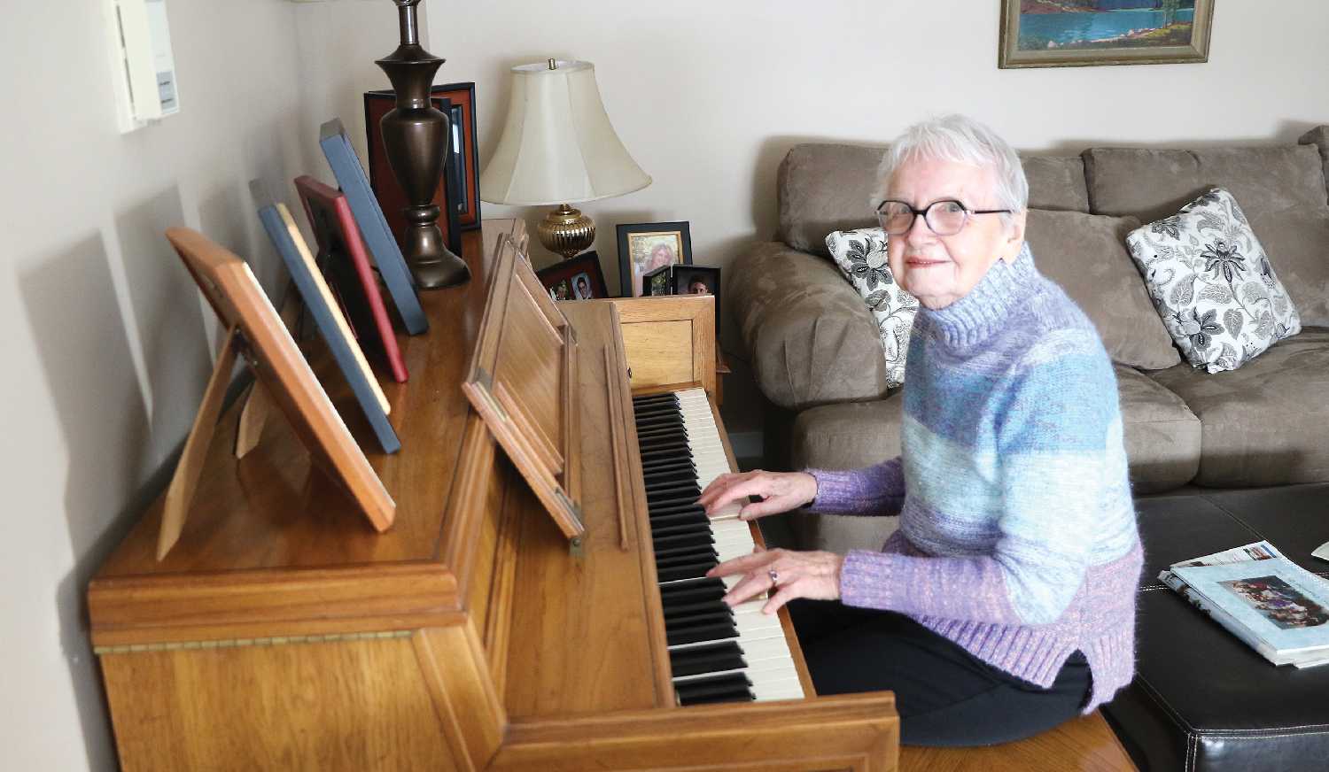 On December 29, Frances McCarthy celebrated her 102 birthday with her family in her home, where she lives independently on her family farm, next to her son’s house, Brian McCarthy. The independent woman keeps herself active through cleaning, cooking, playing piano and watching from afar, the work that is being done on the farm.