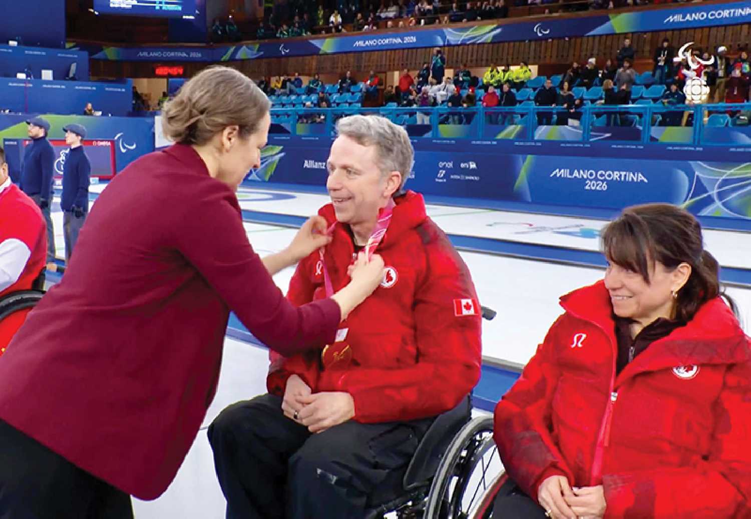 Gil Dash receiving his gold medal