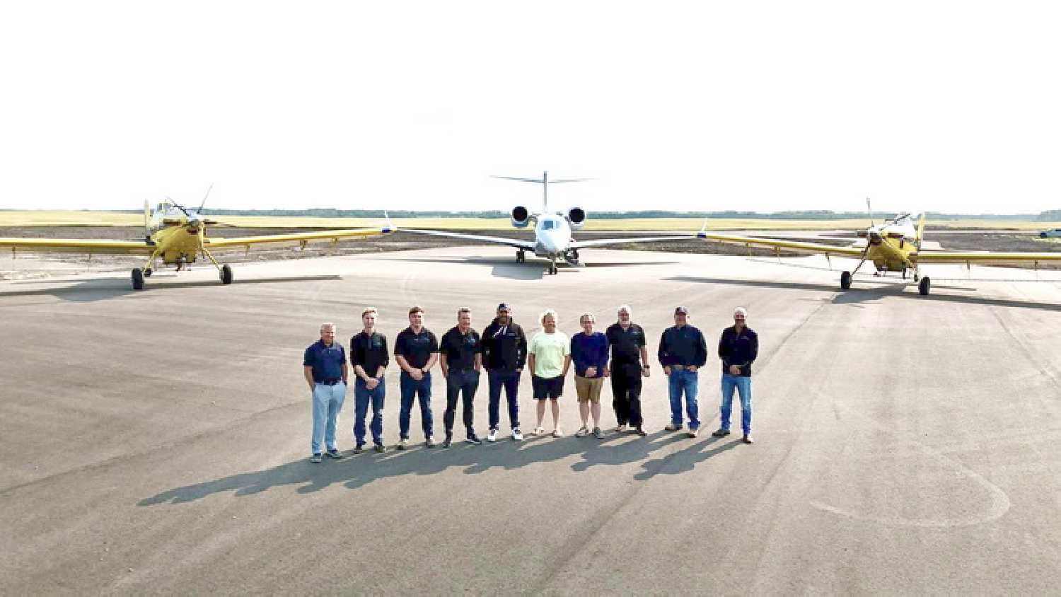 Air Andrew donated $200,000 to the Moosomin Airport Expansion Project last week. Air Andrew offi cials fl ew in from Virden, marking the fi rst time a jet has landed at the Moosomin Airport. From left, Tyler Thorn of the CBA, Tyson Andrew, Hayden Andrew, Brock Andrew, CBA member Kristjan Hebert, CBA member Dan McCarthy, Jeff St. Onge of the Airport Committee, Scott Andrew, RM of Moosomin Reeve Dave Moffatt, and Sean Morgan of Air Andrew.